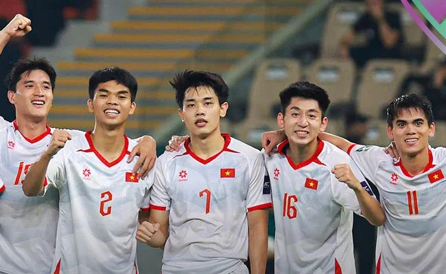Biểu tượng hỗ trợ khách hàng và các kênh liên lạc như điện thoại, chat trên ứng dụng HY88 iOS, thể hiện dịch vụ hỗ trợ chuyên nghiệp và luôn sẵn sàng.